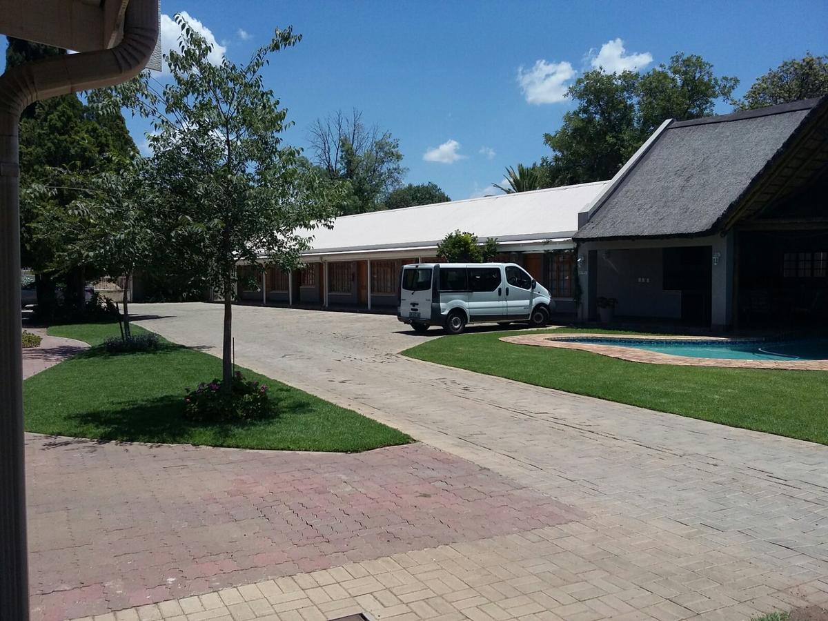 Lavender Lodge Vryburg Dış mekan fotoğraf