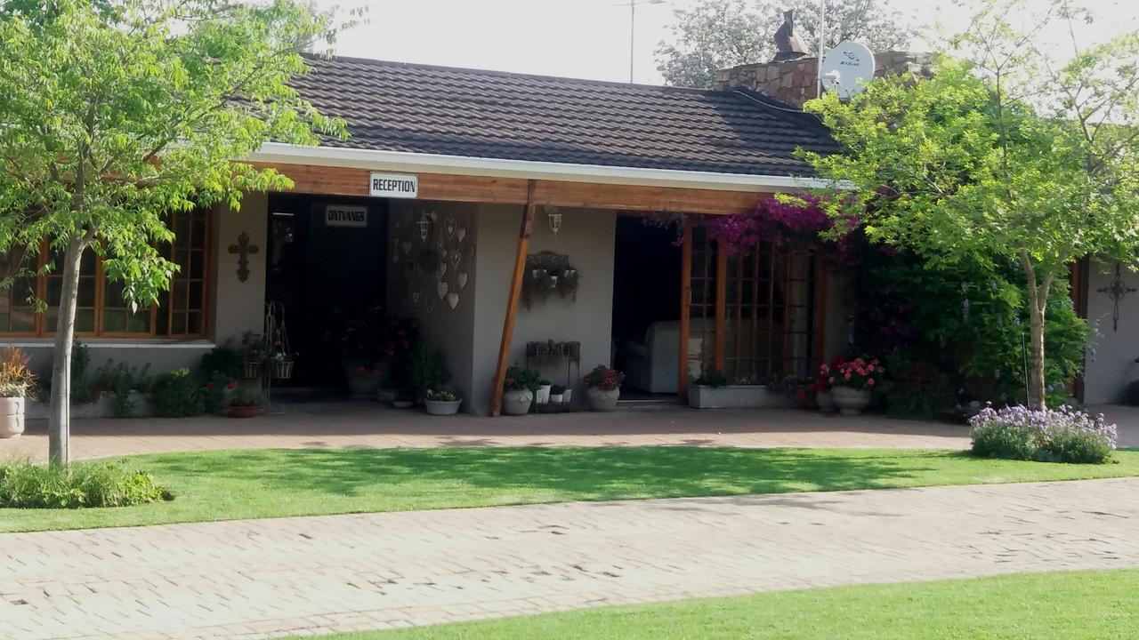 Lavender Lodge Vryburg Dış mekan fotoğraf
